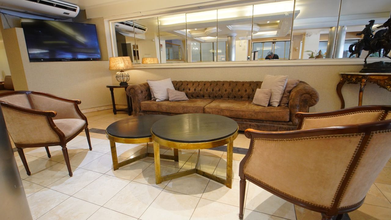 Bar & Lounge Hotel Metropol - Acceso desde la calle, ideal para after-office - Imagen 2